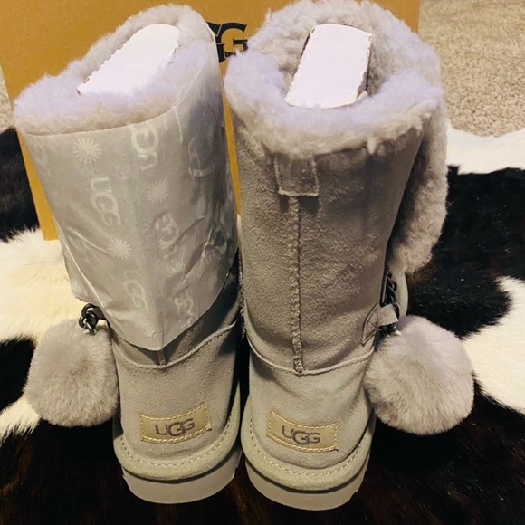 Ugg Boot - Picture 2 of 6